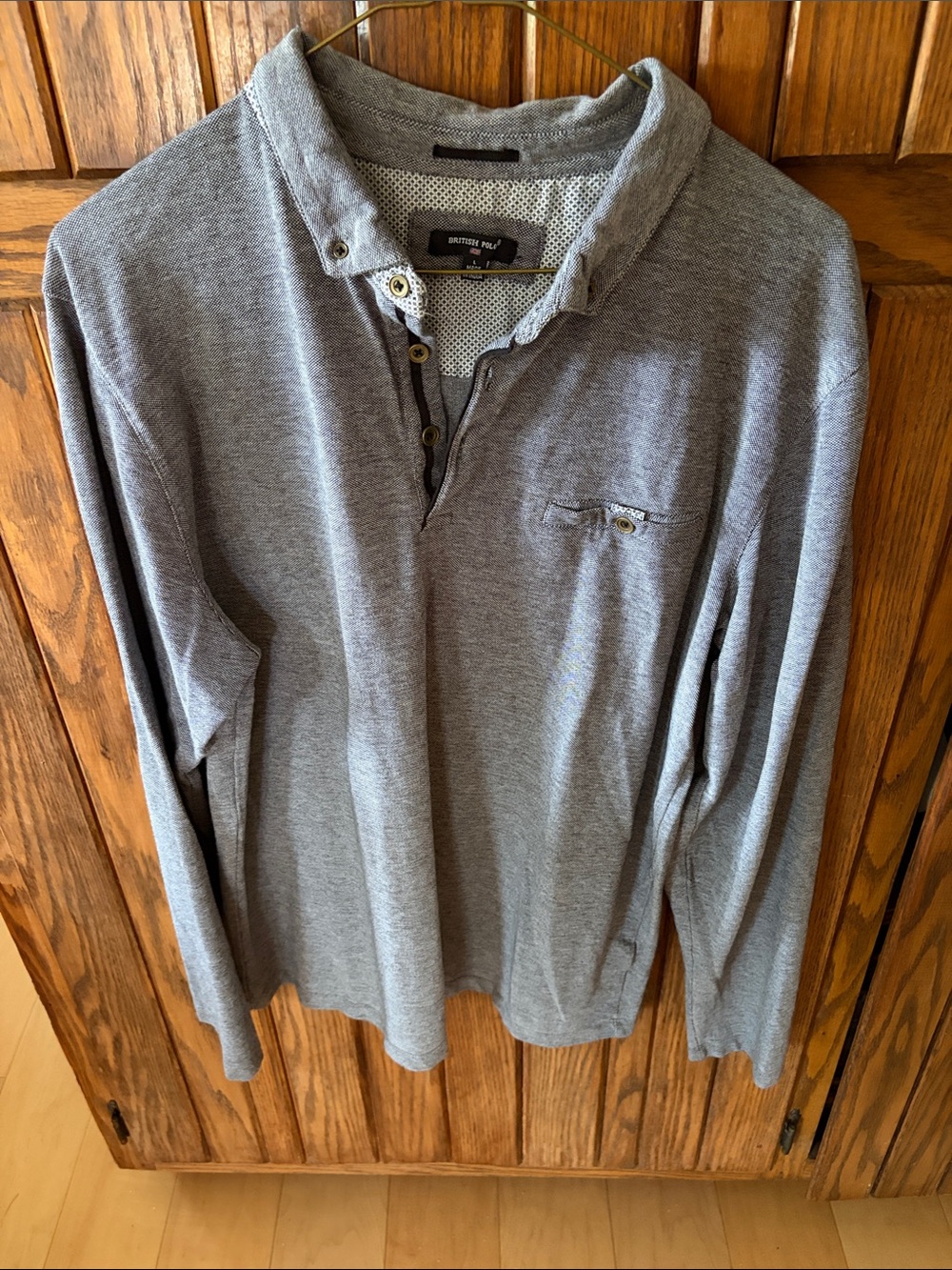 Men’s Long-Sleeve Grey Henley Shirt
British Polo Size Large